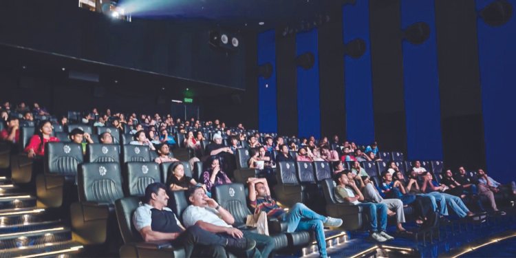 बड़े बजट और ओटीटी के दबाव के बीच बदल रहा बॉलीवुड का बॉक्स ऑफिस गणित