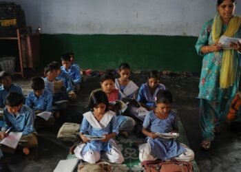 सरकारी स्कूलों में बढ़ रही नामांकन संख्या, शिक्षा के प्रति जागरूकता से बदल रही ग्रामीण क्षेत्रों की तस्वीर