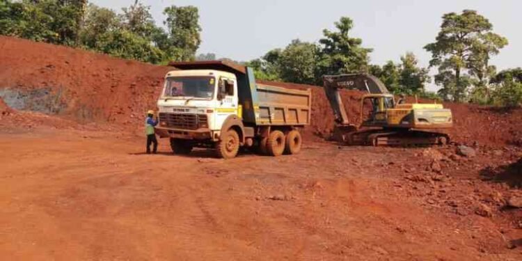 औद्योगिक गतिविधियों और खनिज संसाधनों के कारण क्षेत्र में बढ़ रही आर्थिक हलचल, व्यापार और रोजगार को मिल रहा सहारा