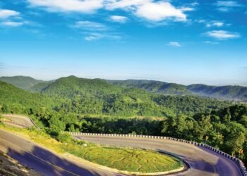 पतरातू घाटी और डैम क्षेत्र में बढ़ रहा पर्यटन आकर्षण, प्राकृतिक सुंदरता देखने पहुंच रहे पर्यटक