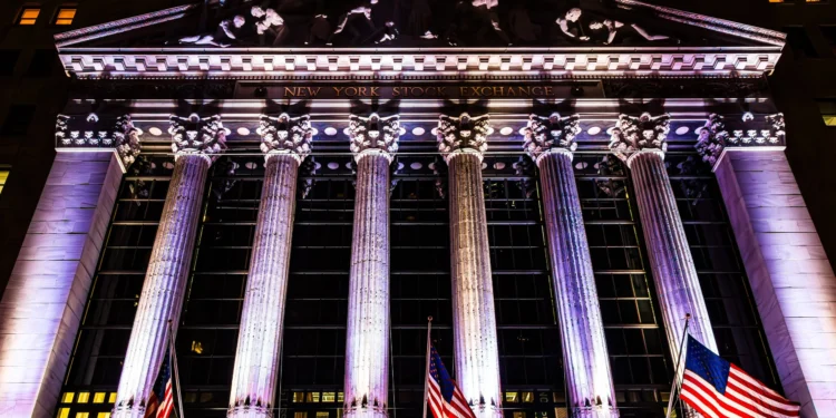 वैश्विक शेयर बाजारों में उतार-चढ़ाव, निवेशकों में बढ़ी सतर्कता