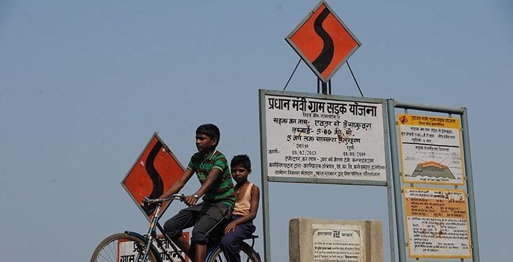 गोड्डा जिले में सड़क और आधारभूत ढांचे के विकास पर जोर, ग्रामीण क्षेत्रों को मुख्य मार्गों से जोड़ने की योजना तेज