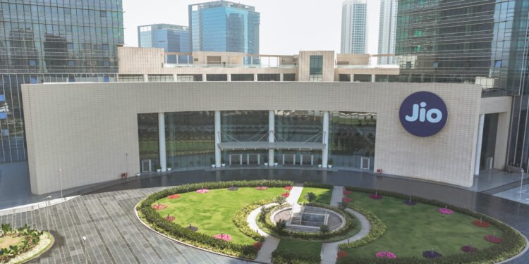 रिलायंस इंडस्ट्रीज का बड़ा निवेश, नई परियोजनाओं से बढ़ेंगे रोजगार और व्यापार