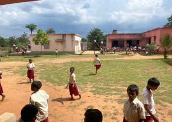 गुमला जिले में शिक्षा सुविधाओं को मजबूत बनाने की पहल, ग्रामीण क्षेत्रों में स्कूलों के विकास पर दिया जा रहा विशेष जोर