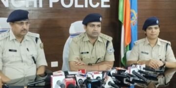 रांची पुलिस को बड़ी कामयाबी: चैन स्नैचिंग और चोरी गिरोह के 6 आरोपी गिरफ्तार, 5 लाख का सोना-चांदी बरामद
